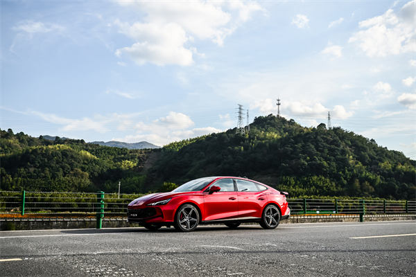 B级运动轿车新标杆来了，MG7 2025款智能登场，限时一口价11.29万元起